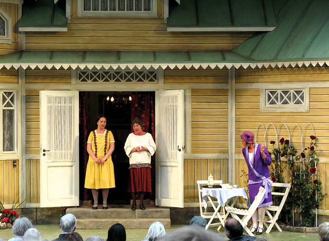 Vallarna 2010 - En mor till salu - Vallarnas Friluftsteater, Falkenberg<br>Lisebergsteatern, Göteborg<br>Rosers Salonger, Skara<br>Turné
